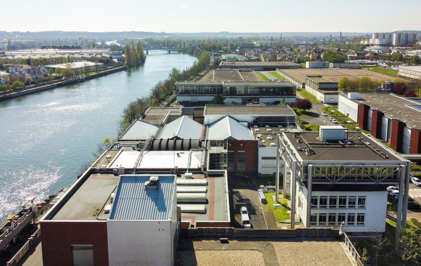 Vue aérienne de l'usine de Choisy et de la Seine