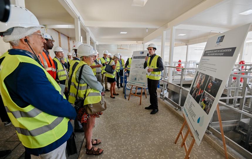 Explication des travaux relatifs aux décanteurs lors de la visite d'été 2022 à Méry